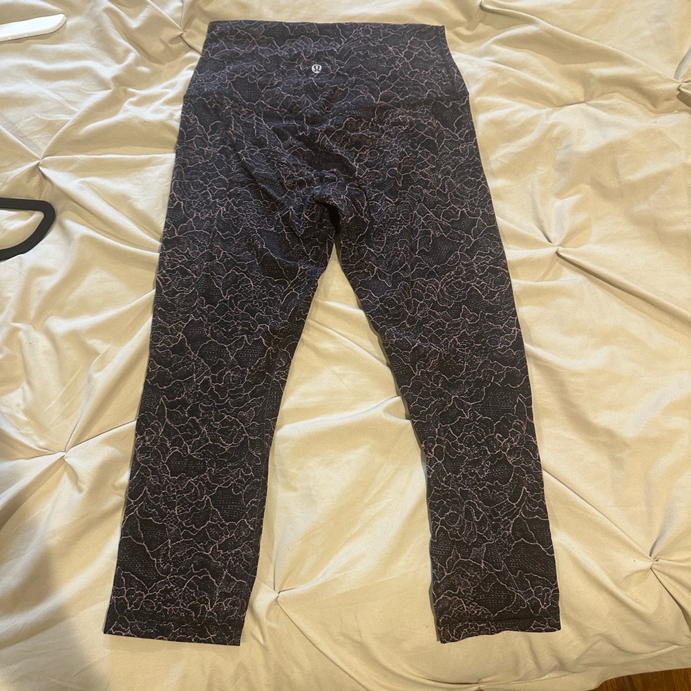 Lulu lemon size 6 crop leggings align